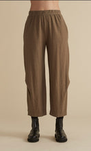 Load image into Gallery viewer, Cut Loose Linen Cotton Jersey Tuck Pant with Pockets