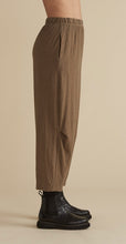 Load image into Gallery viewer, Cut Loose Linen Cotton Jersey Tuck Pant with Pockets