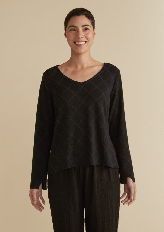 Cut Loose Diamond V-Neck Pullover